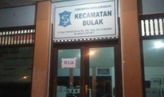 Arogan! Sikap Camat Bulak Surabaya Pinta Hp Awak Media Saat Meliput