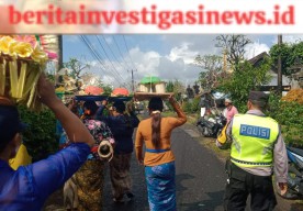 Bhabinkamtibmas Desa Banjar Anyar Amankan Upacara Penguburan