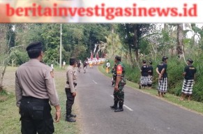Babinsa-Bhabinkamtibmas Lancarkan Arus Lalulintas Saat Sesuunan Tedun 