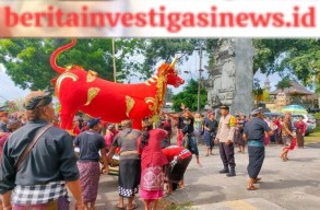 Kolaborasi SipanduBeradat Bersama Bhabinkamtibmas Atensi Pengamanan Pengabenan