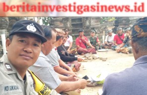 Babinsa-Bhabinkamtibmas Atensi Rapat Yang Dipimpin Jero Bendesa Adat Batuyang