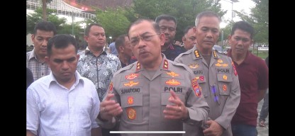 Kapolda Sumbar Pastikan Anggotanya Tidak Ada yang Pijak Tempat Ibadah di Mesjid Raya Sumbar
