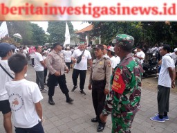 Sinergitas Polisi Banjar-Bhabinkamtibmas Bersama Babinsa Jamin Lancarnya Gerak Jalan Santai