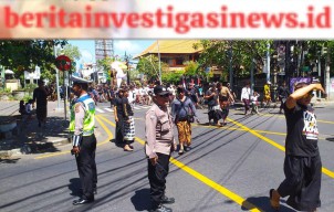 Upacara Ngaben, Personil Polsek Kuta Bersinergi Pecalang Atensi Pengamanan Minggu Kasih