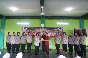 Polwan Sidoarjo Goes To School