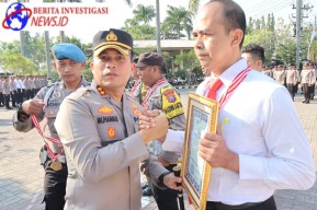 Kapolres Nganjuk Pimpin Upacara Kenaikan Pangkat Pengabdian Sekaligus Beri Reward Anggota Berprestasi