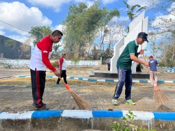 Lapas Narkotika Kelas IIA Pamekasan Gelar Giat Bersih-Bersih Taman Makam Pahlawan dalam Rangka Hari Kemenkumham RI