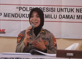 Tangkal Berita Hoax, "Srikandi Hebat" Polres Probolinggo Datangi Sekolah di Probolinggo