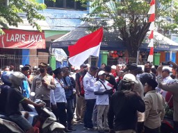 Demo Gabungan Ormas Madas Dan Ami Terkait Satpol-PP Tindakan Anarkis Terhadap Pembongkaran Pasar Di Larangan