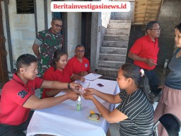 Babinsa-Bhabinkamtibmas Atensi Penyaluran Dana BLT di Kantor Desa Buruan