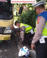 Gercep Iptu Mustika Bantu Lepas Ban Truk Mogok