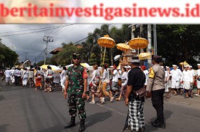 Sinergisitas Pecalang Bersama Babinsa-Bhabinkamtibmas Amankan Pelaksanaan Piodalan