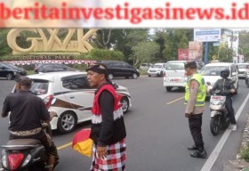 Polisi Banjar Polsek Kutsel Atur lalin Urai Kemacetan Tempat Tujuan Wisata