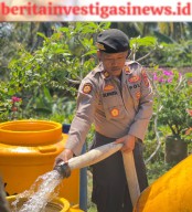 Sat Samapta Polres Jembrana Bagikan Air Bersih kepada Masyarakat Pendem