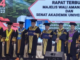 Sekjen Kemenkumham Terima Doktor Honoris Causa dari UNESA