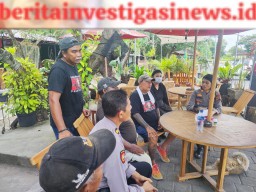 Gelar Jumat Curhat Bersama Warga Sanur Kauh, Polsek Densel Sosialisasikan Aplikasi Polisi Banjar Hebat