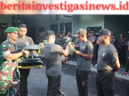 Antipasi Perubahan Cuaca, Dandim Tabanan Berikan Jas Hujan Keseluruh Babinsa