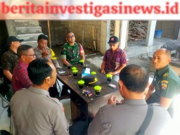 Babinsa-Bhabinkamtibmas Ikut Serta pada Komsos Sinergisitas Tiga Pilar