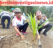 Kapolsek Mengwi Bersama Warga Lakukan Penghijauan Sejak Dini
