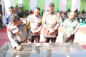 Kapolda Jatim Bersama Forkopimda Kota Probolinggo Laksanakan Ground Breaking Gedung Meteor dan Polsek Kedopok