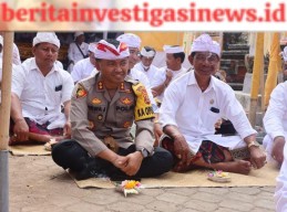 Kapolres Jembrana Ikut Persembahyangan Mupuk Pedagingan Ngenteglinggih