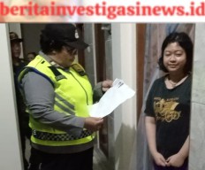 Polisi Banjar Batan Buah Dampingi Penertiban Administrasi Penduduk