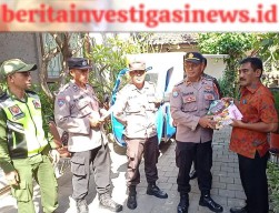 Salurkan Puluhan Buku, Polsek Dentim Peduli Budaya Literasi