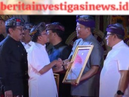 Kakanwil Kemenkumham Bali Terima Penghargaan Bali Kerthi Sewaka Nugraha