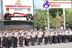 Kapolres Nganjuk Beri Penghargaan Kepada Anggotanya dalam Penerbitan Sertifikat Tanah Asset Polri