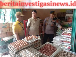 Kapolsek Mengwi Cek Harga Bapokting di Pasar Mengwi