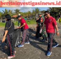 Babinsa Bersama Mahasiswa Lepaskan Tukik dan Bersihkan Pantai Saba