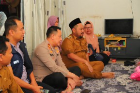 Kapolres Gresik Kunjungi Siswi SD Korban Dugaan Penganiayaan