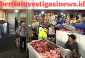 Cek Kebutuhan Pokok Kapolsek Sambangi Pasar Mengwi Berdialog Dengan Masyarakat