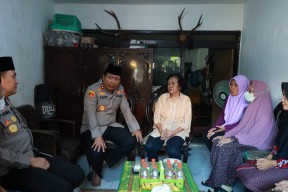 Jum'at Curhat, Kapolda Jatim Sambangi Aspol Ketintang Surabaya