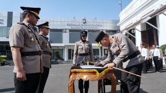 Kapolrestabes Surabaya Pimpin Upacara Serah Terima Jabatan Kabagops, Kasatreskrim dan Kapolsek Gununganyar