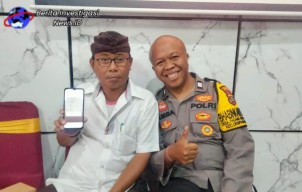 Kolaborasi Polisi Banjar dan Bhabin Polsek Denbar Kenalkan Aplikasi Polisi Banjar Hebat