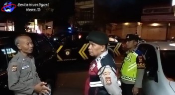 Tekan Kerawanan Kamtibmas Malam Hari Polsek Denbar Gelar Bluelight Patrol