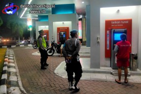 Polsek Kutsel Cegah Gangguan Kamtibmas Dengan Blue Light Patrol