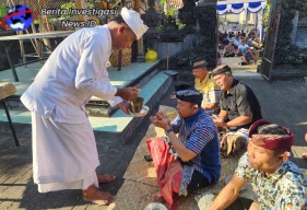 Wujudkan Rasa Syukur Kapolsek Mengwi Pimpin Persembahyangan Bersama