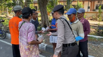 Sat Samapta Polresta Sidoarjo Jaga Kamtibmas Sambil Berbagi