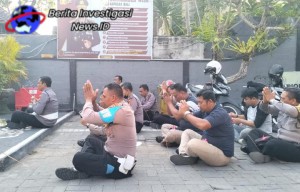 Persembahyangan Personil Polsek Dentim Memohon Kelancaran KTT AIS 2023