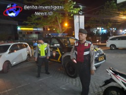 Kamtibmas Tetap Kondusif Terjaga Polsek Denbar Gelar Bluelight Patrol