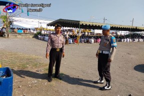 Personil Polsek Dentim Amankan Prosesi Melasti di Pantai Padang Galak