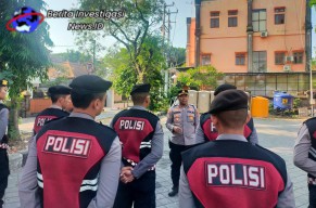Pengamanan KTT, Kapolsek Dentim Lakukan Pengecekan Personil Kepolisian di Lapangan Renon