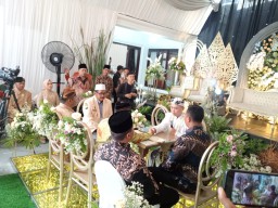 Sulaiman (Leman) Berbahagia, Nikahkan Putri Kedua Dessy Noerman Sari Dengan M. Afrizal Baihaqi