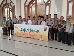 Polres Nganjuk Gelar Jum’at Curhat, Ajak Jamaah Untuk Antisipasi Terjadinya Gangguan Kamtibmas dan Perpecahan Selama Pelaksanaan Pemilu 2024