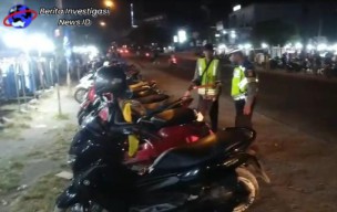 Wujudkan Harkamtibmas Bluelight Patrol Polsek Denbar Sambangi Aktivitas Masyarakat Malam Hari