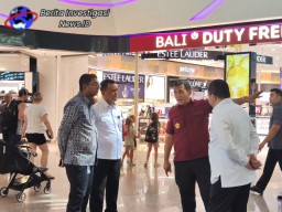 Dirjen Imigrasi Tinjau Langsung Pemasangan Autogate di TPI Bandara Ngurah Rai