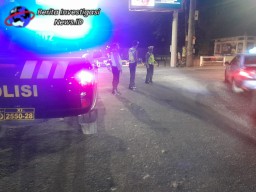 Kegiatan Polsek Kuta Lakukan Rutinitas Blue Light Patrol Antisipasi Gangguan Kamtibmas Malam Hari