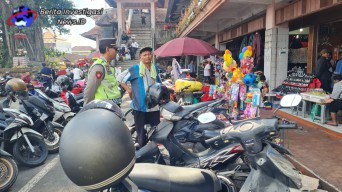 Unit Samapta Polsek Mengwi Sambangi Pasar Beringkit Cegah Gangguan Kriminal